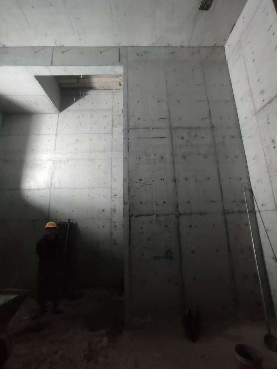 双桥墙上开槽钢筋断了有影响吗